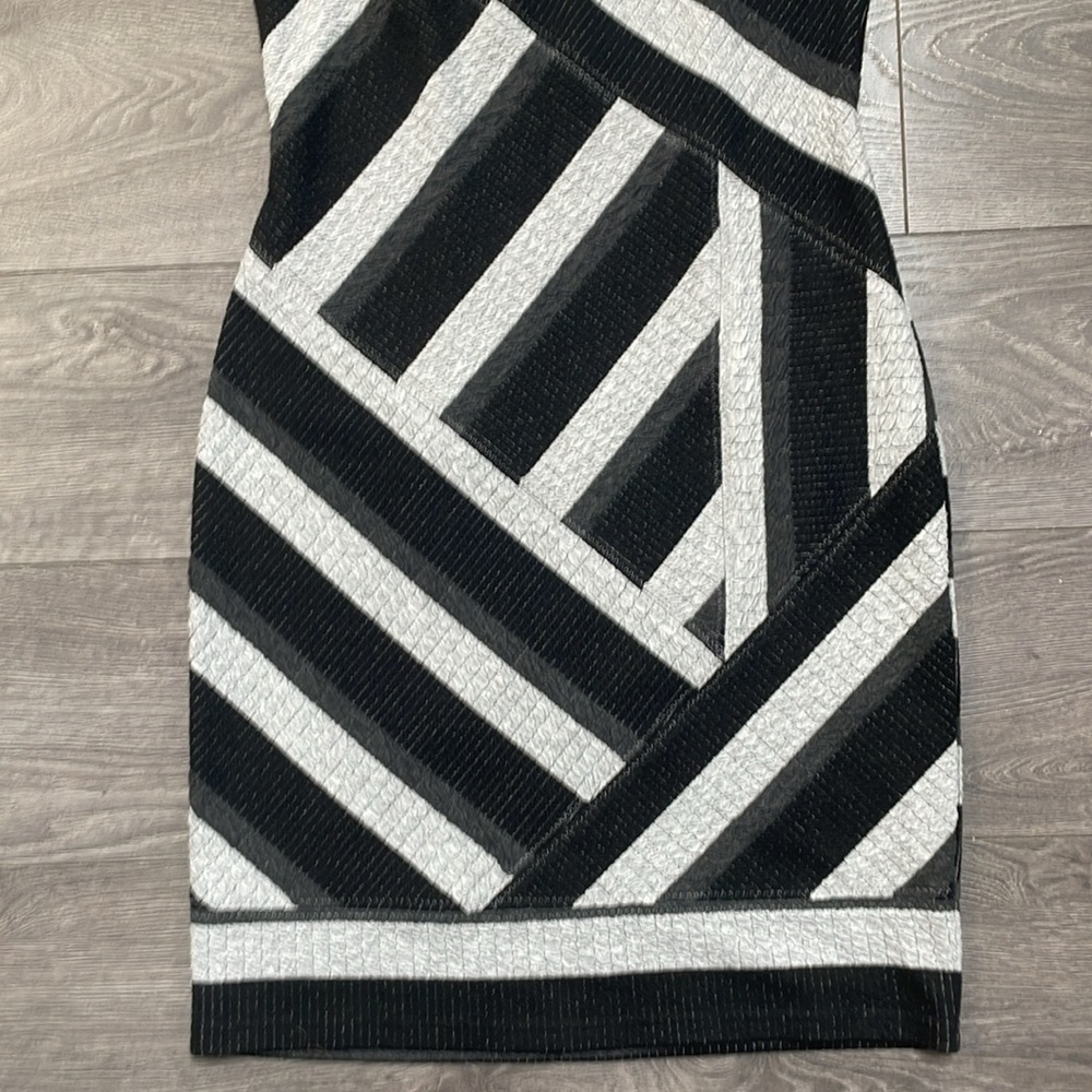 Joseph Ribkoff stripped black gray PRINT SLEEVELESS SHEATH DRESS - Picture 3 of 10